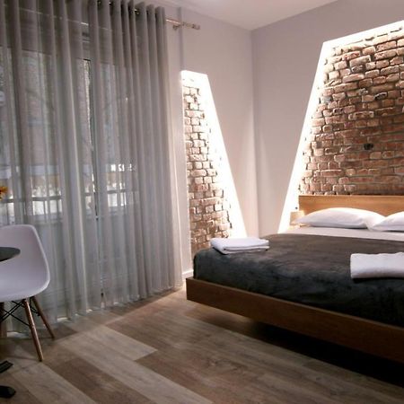 Koni'S Studio Apartments Tirana Kültér fotó