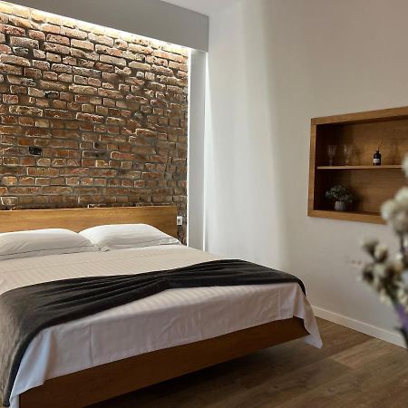 Koni'S Studio Apartments Tirana Kültér fotó