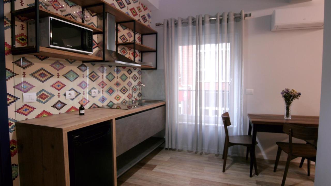 Koni'S Studio Apartments Tirana Kültér fotó
