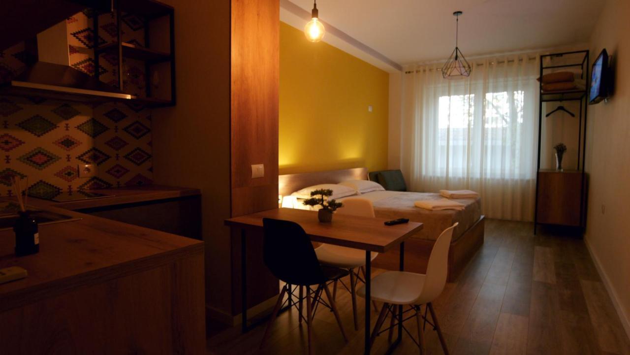 Koni'S Studio Apartments Tirana Kültér fotó